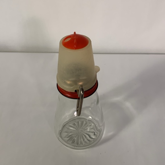 Vintage Glass Nut Spice Red Grinder Turnkey with Plastic Measuring Cup Lid - Picture 5 of 10